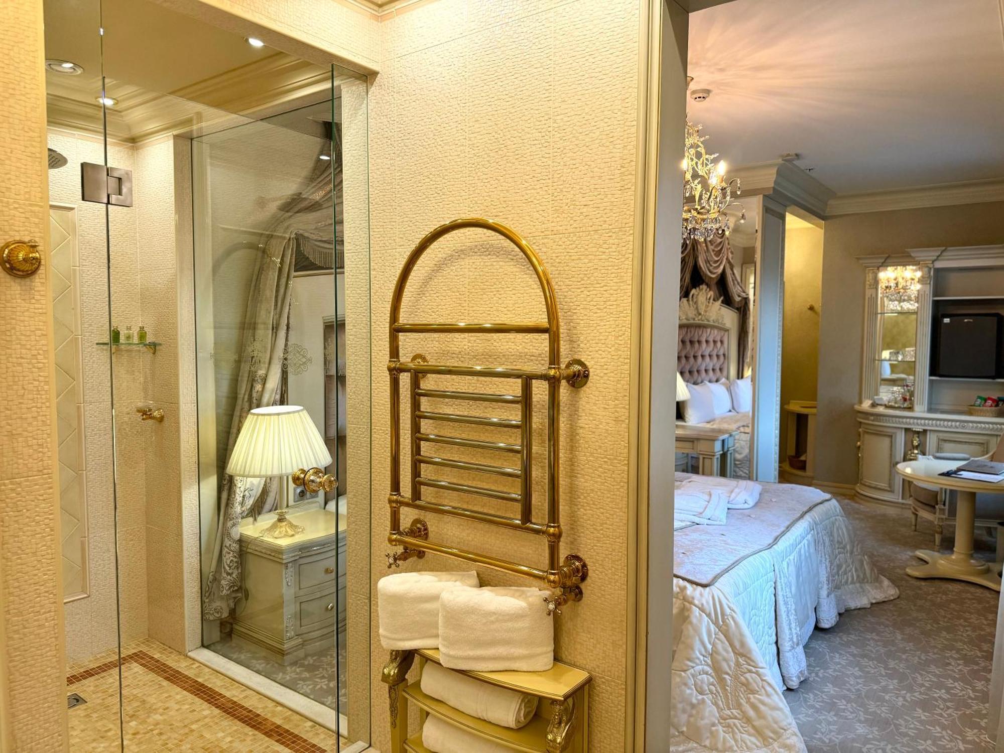 Royal Spa & Hotel Resort Рига Стая снимка